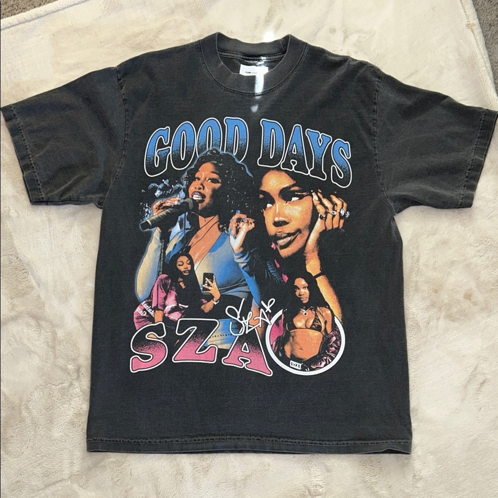 Black Graphic Tee - Short Sleeve